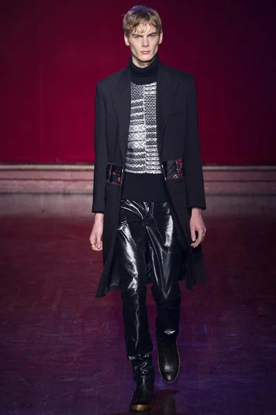 Look 7